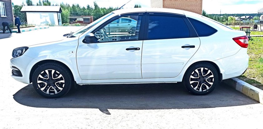 185/60 R15 на гранту лифтбек