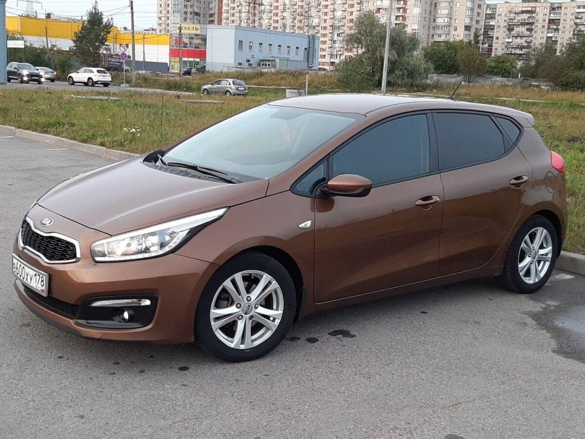 Kia Ceed хэтчбек 2015 коричневая