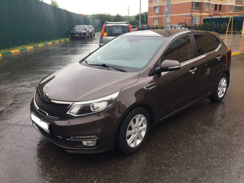 Kia Rio 2016 хэтчбек коричневая