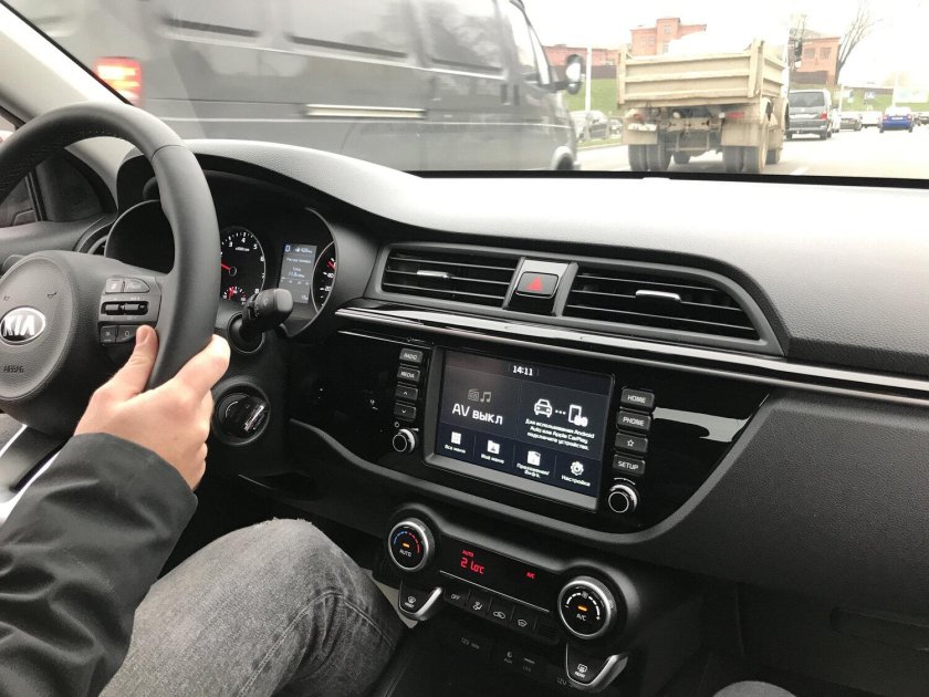 Киа Рио 4 Люкс комплектация