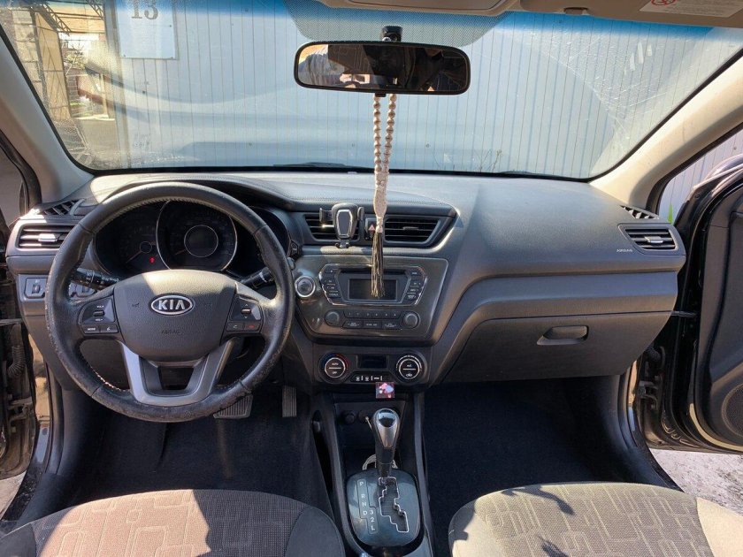 Киа Рио 4 Люкс комплектация