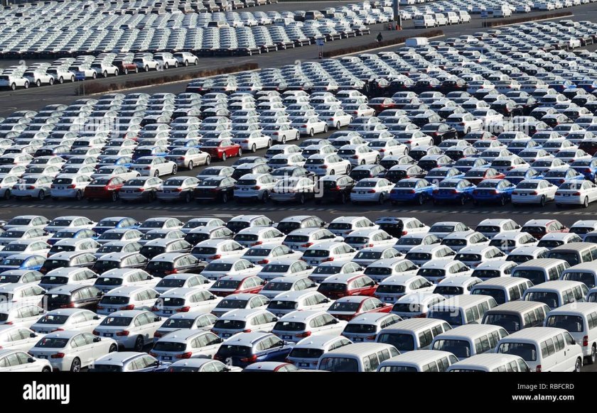 Огромные стоянки с китайскими автомобилями