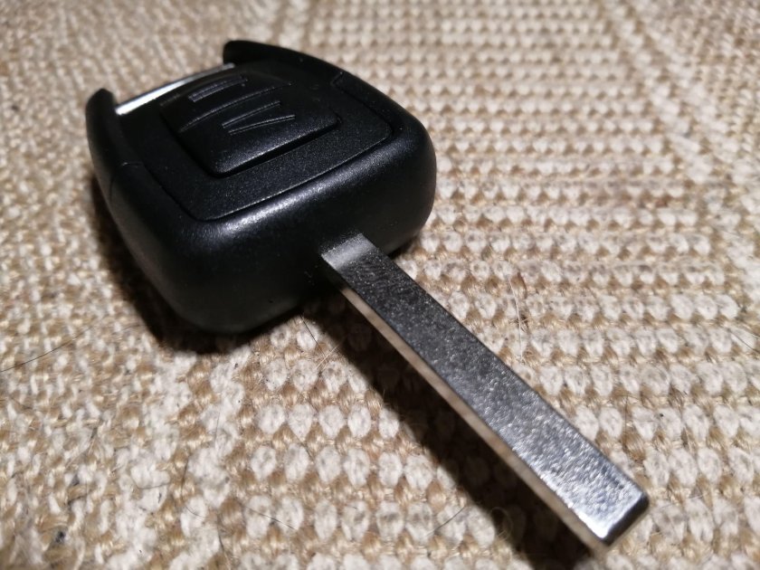 Классический ключ Opel hu100