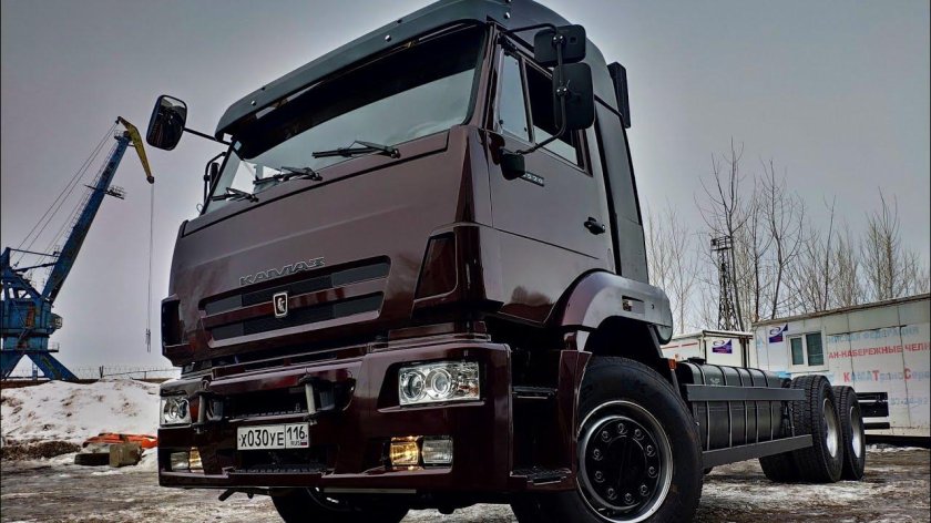 КАМАЗ 6520 черный