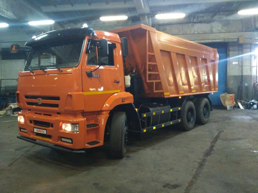 Самосвал КАМАЗ 6520-63