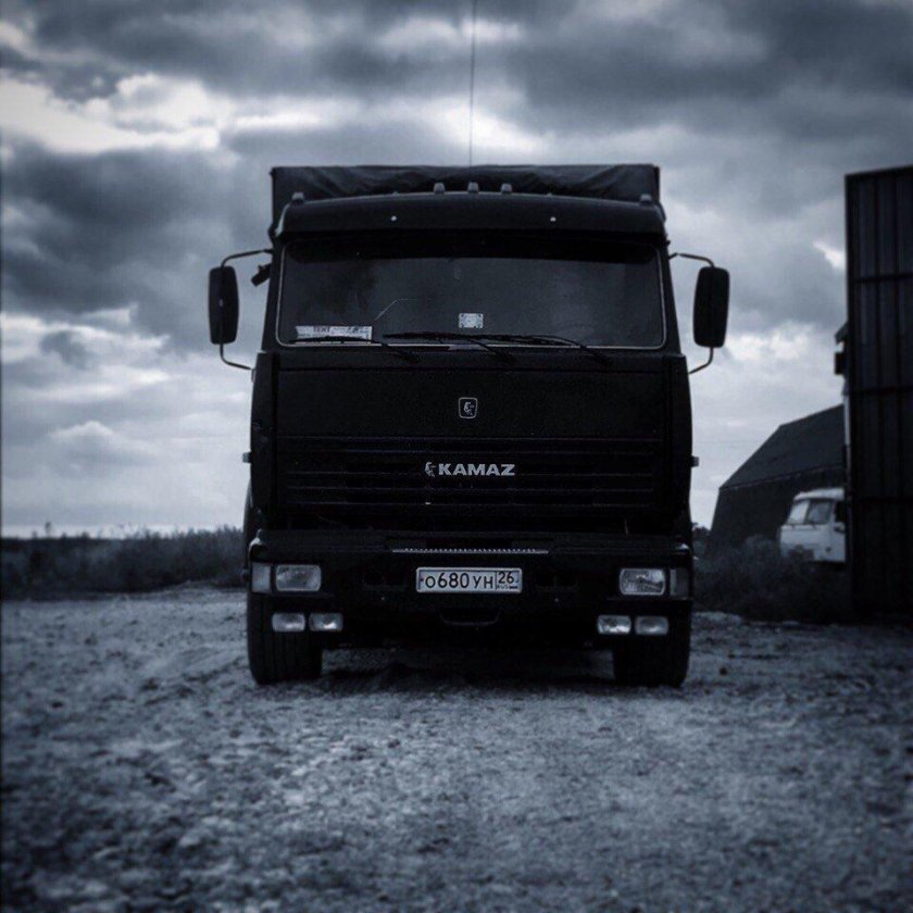 КАМАЗ чёрный тонированный