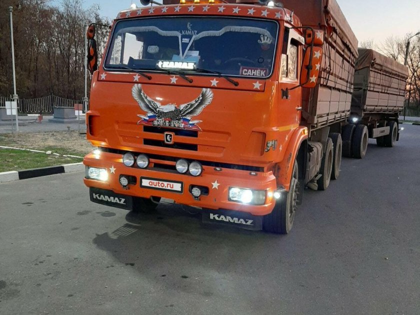 Оранжевый КАМАЗ 45143