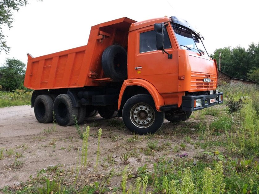 КАМАЗ оранжевый 65115 самосвал