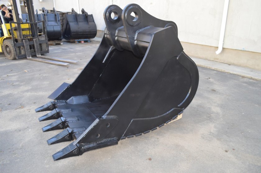 Ковш экскаватора 2.1куб Хитачи 380