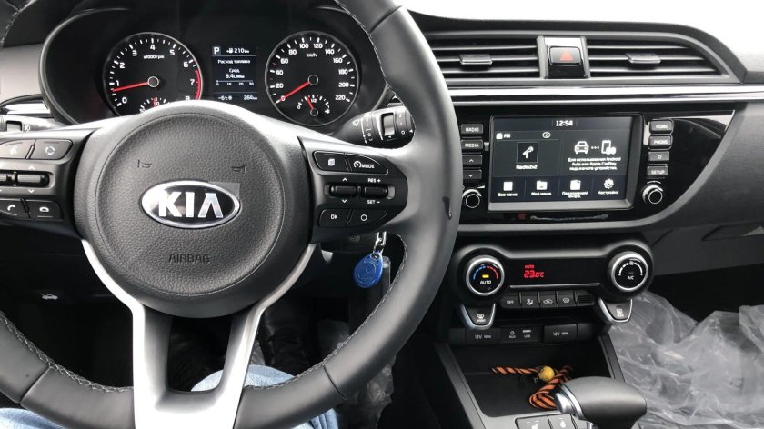 Kia Rio x комплектация Prestige