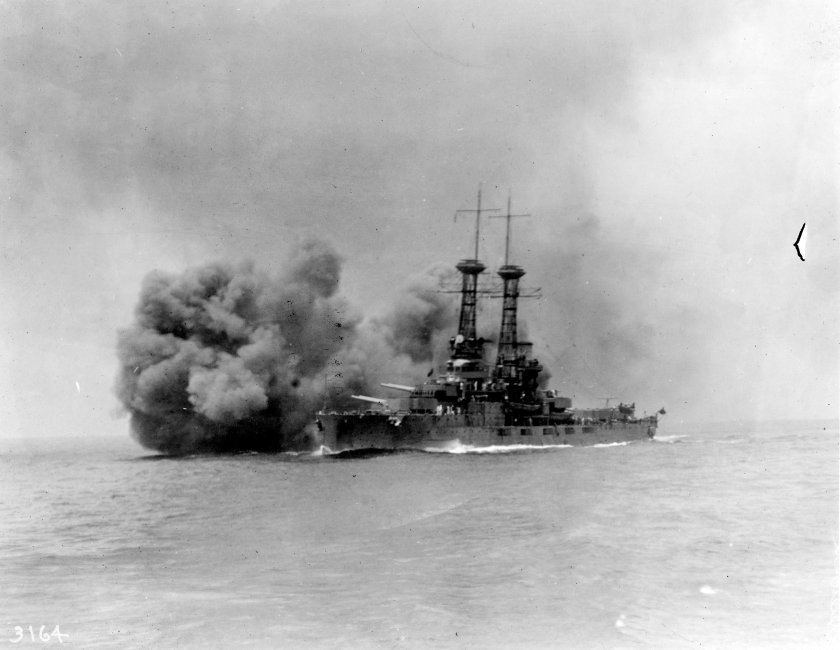 Залп линкора Айова