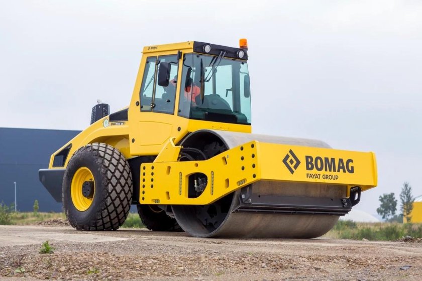Каток Bomag BW 216 D-4