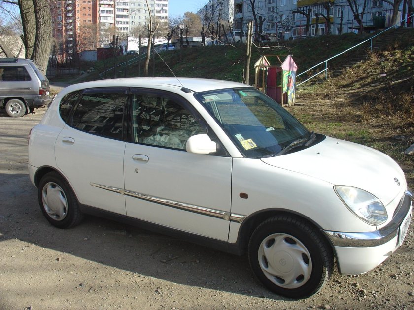 Toyota Duet 1999
