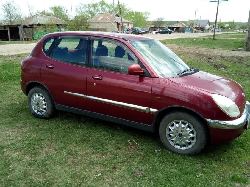 Тойота дуэт 2000