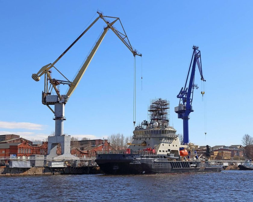 Адмиралтейские верфи краны