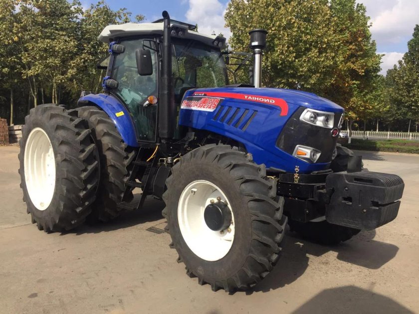 Трактор 220 л с