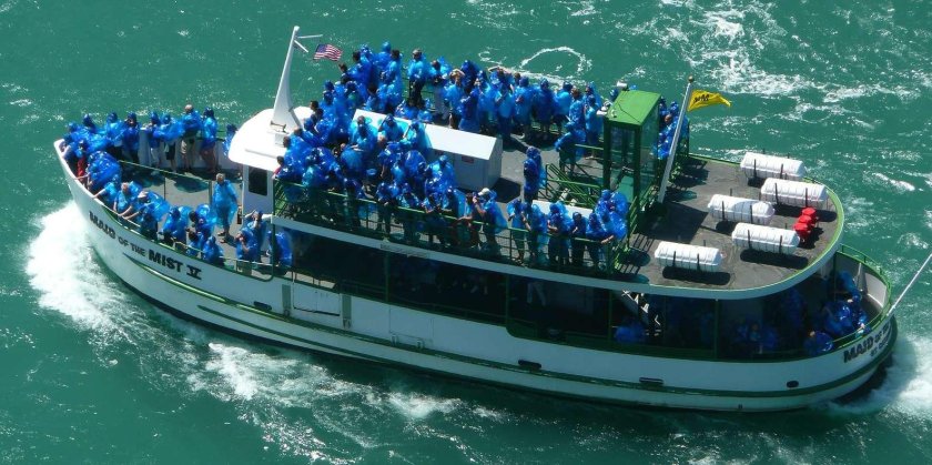 Туристический катер