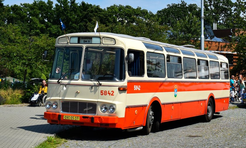 Кароса автобус