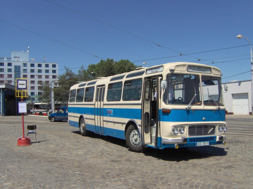 Кароса автобус