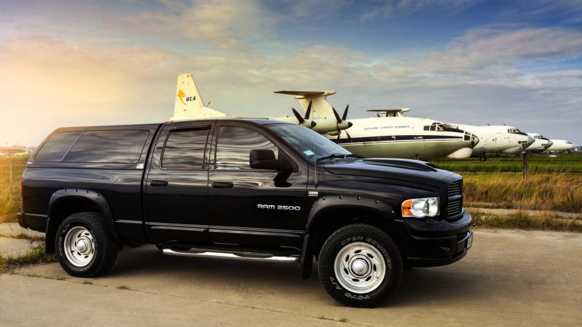 Додж Ram 3500 с закрытым багажником