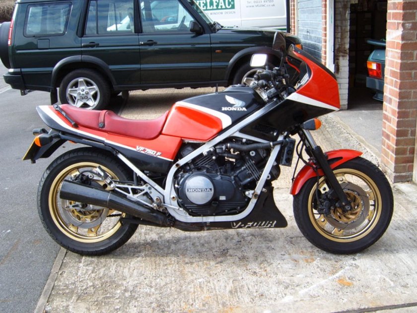 Honda vf750f