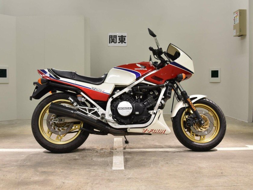 Honda VF 750f катушка зажигания