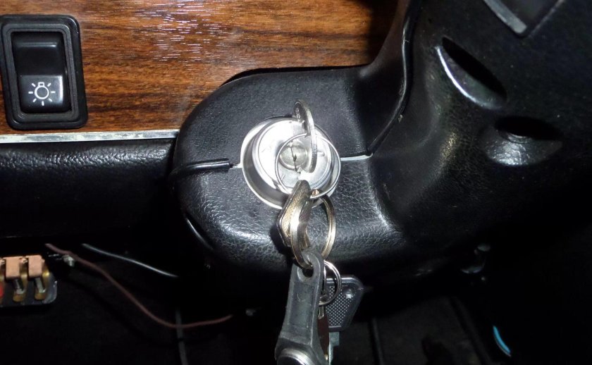 Ключ замка зажигания ВАЗ 2106