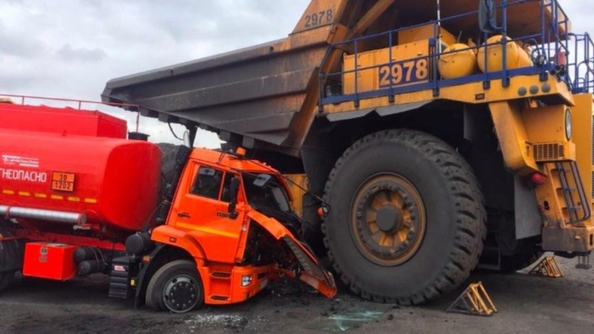 Карьерный самосвал БЕЛАЗ С КАМАЗОМ