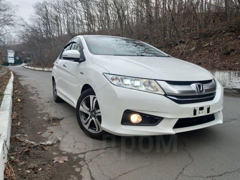 Honda Grace белая