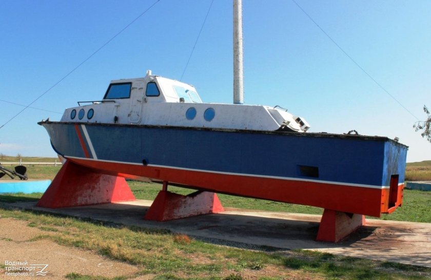 Катер Аист 701