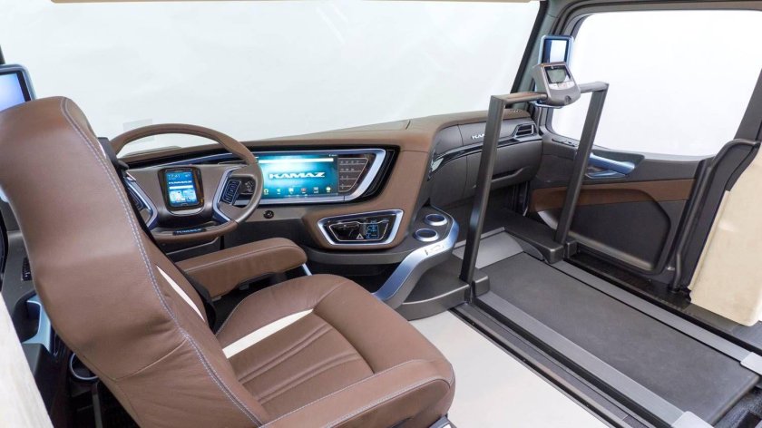 КАМАЗ 54901 кабина внутри