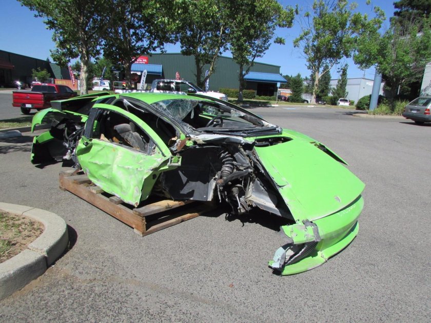 Разбитый Ламборгини