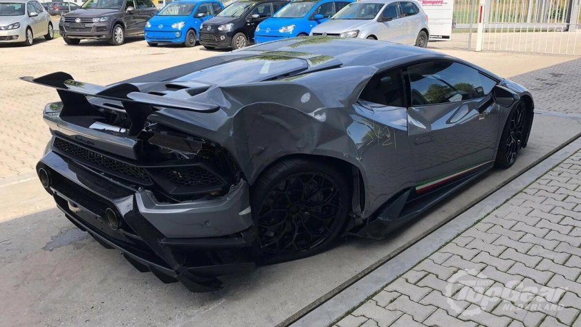 Разбитых Ламборгини Хуракан