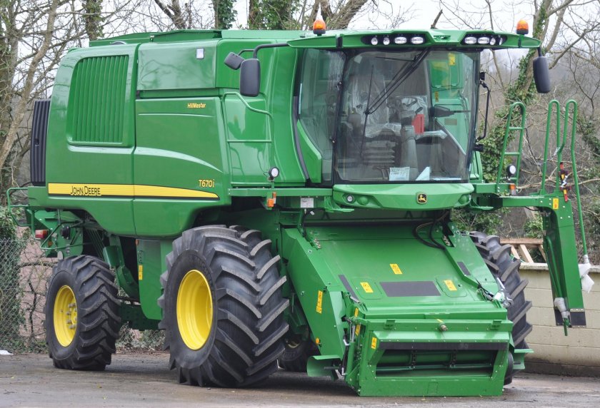 Комбайн Джон Дир