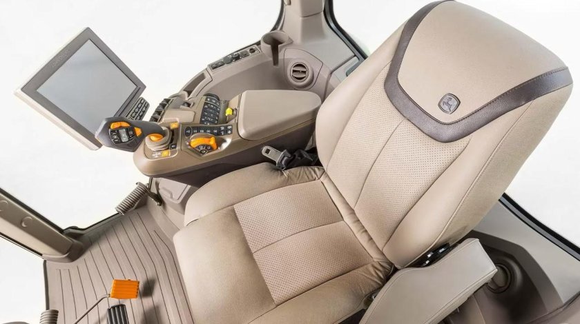 John Deere 8r 370 салон