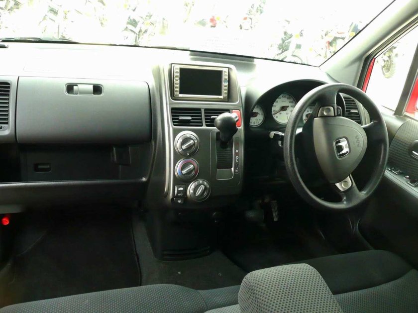 Хонда Мобилио Спайк 2007 салон