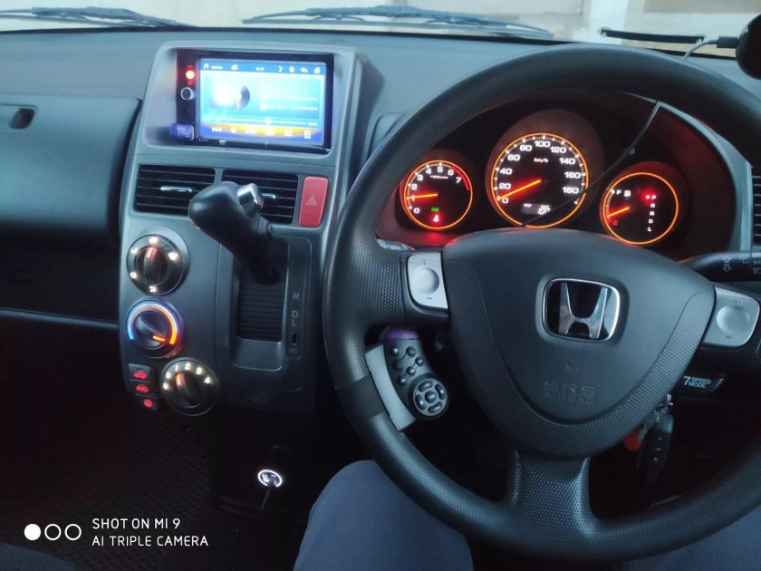 Приборная панель Honda Mobilio