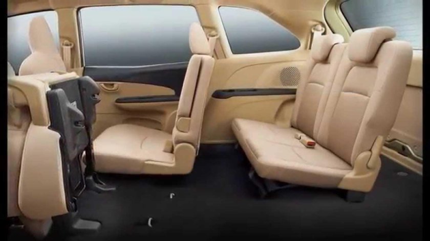 Хонда Мобилио 7 мест