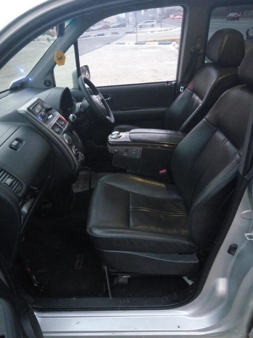 Хонда Мобилио 2002 салон подлокотник заводской