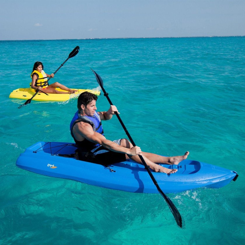 Каяк на волне