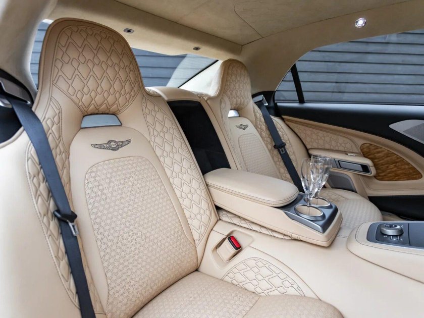 Aston Martin Lagonda taraf салон
