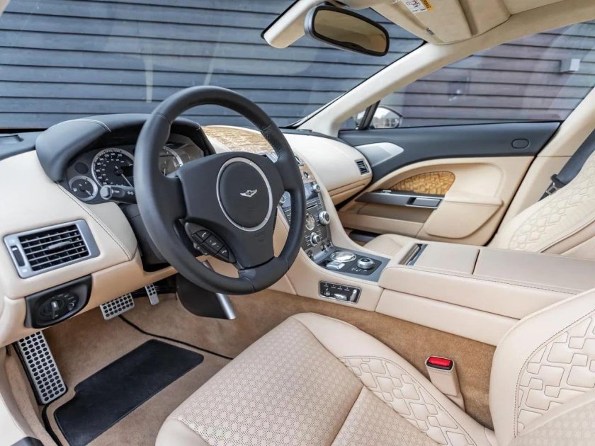 Астон Мартин Лагонда 2022