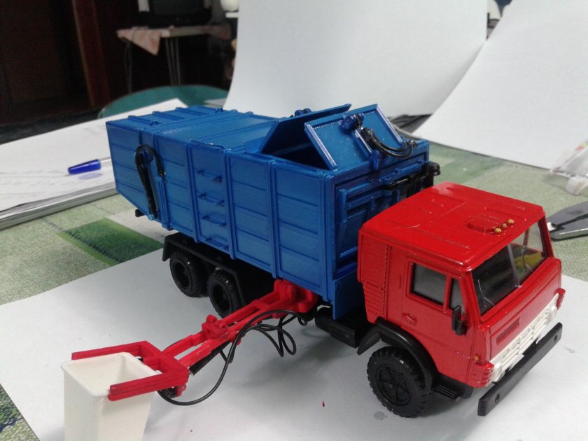 Модель КАМАЗ мусоровоз 1 43