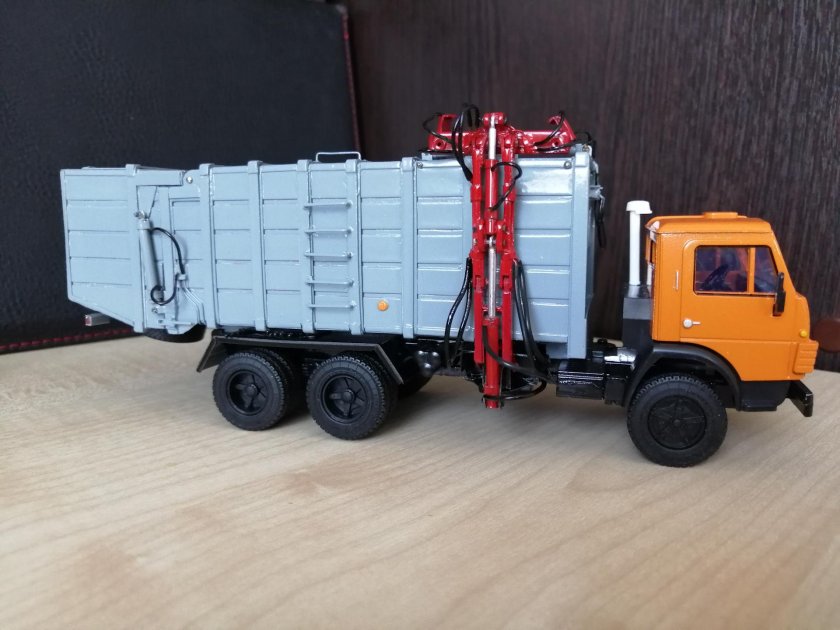 КАМАЗ 5320 мусоровоз ко 415