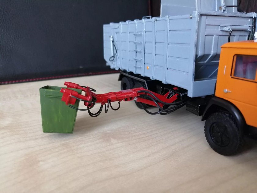 КАМАЗ мусоровоз 1/43