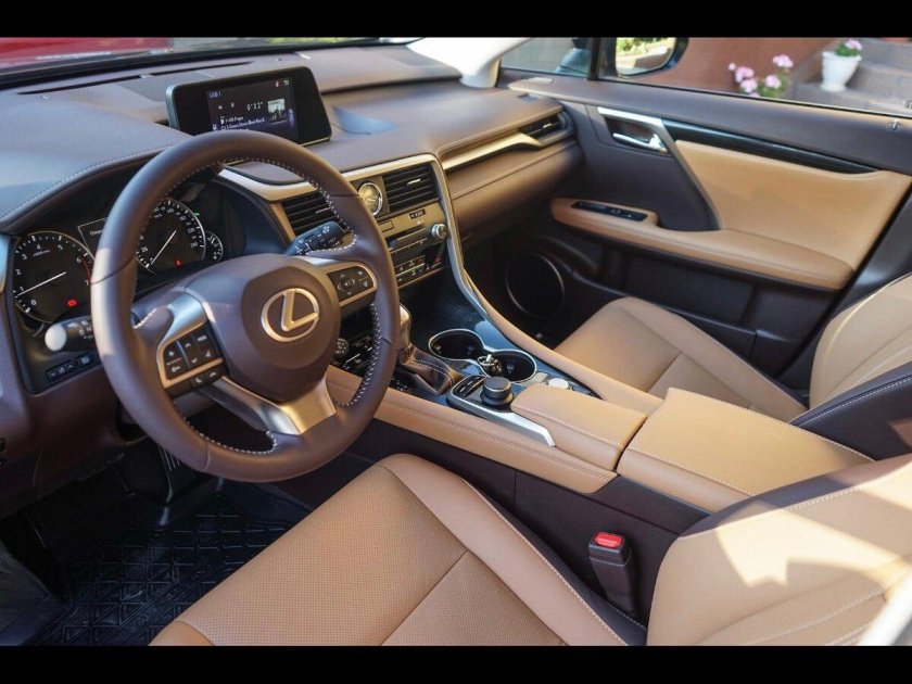 Lexus RX 200t салон