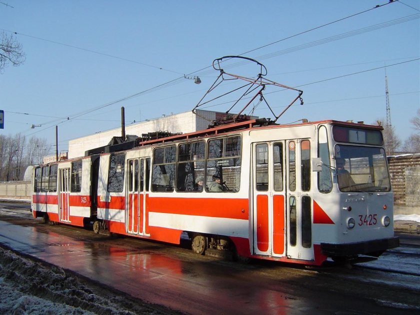 Почему у трамвая ЛВС 6 странный звуки