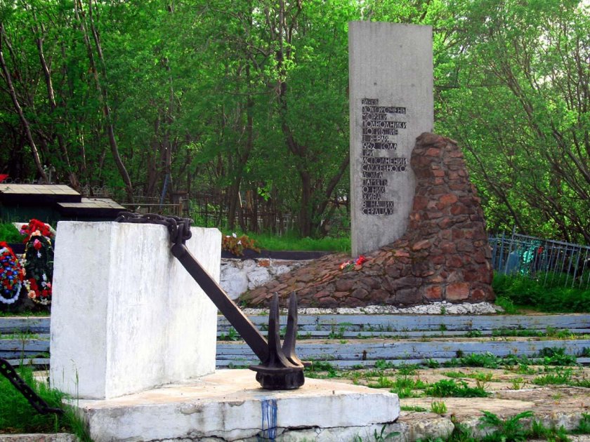 Мемориал подводникам подводной лодки Полярный