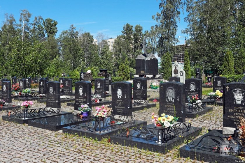 Аллея героев Серафимовского кладбища