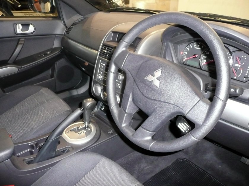 Мицубиси 380 салон